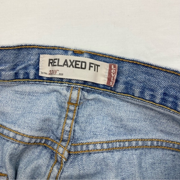 Vintage Levi’s 550 Jeans - Picture 7 of 9